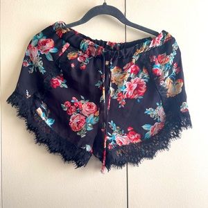 Windsor Lace-trim Shorts M/L